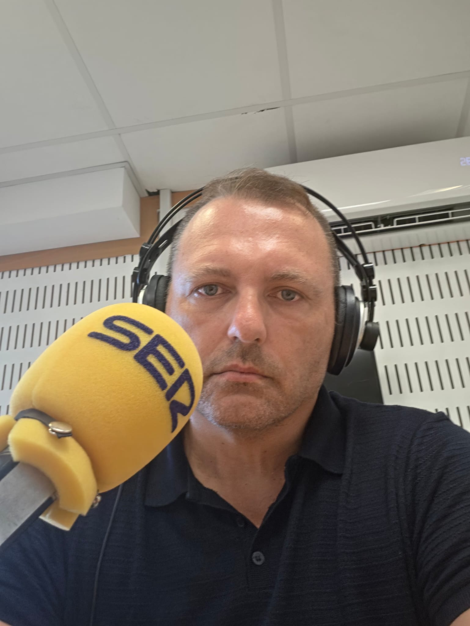 Alejandro durante una entrevista en los estudios de Cadena SER Ceuta
