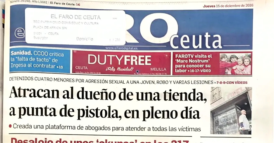 Recorte de prensa titulado «Atracan al dueño de una tienda a punta de pistola en pleno día» publicado por El Faro de Ceuta.